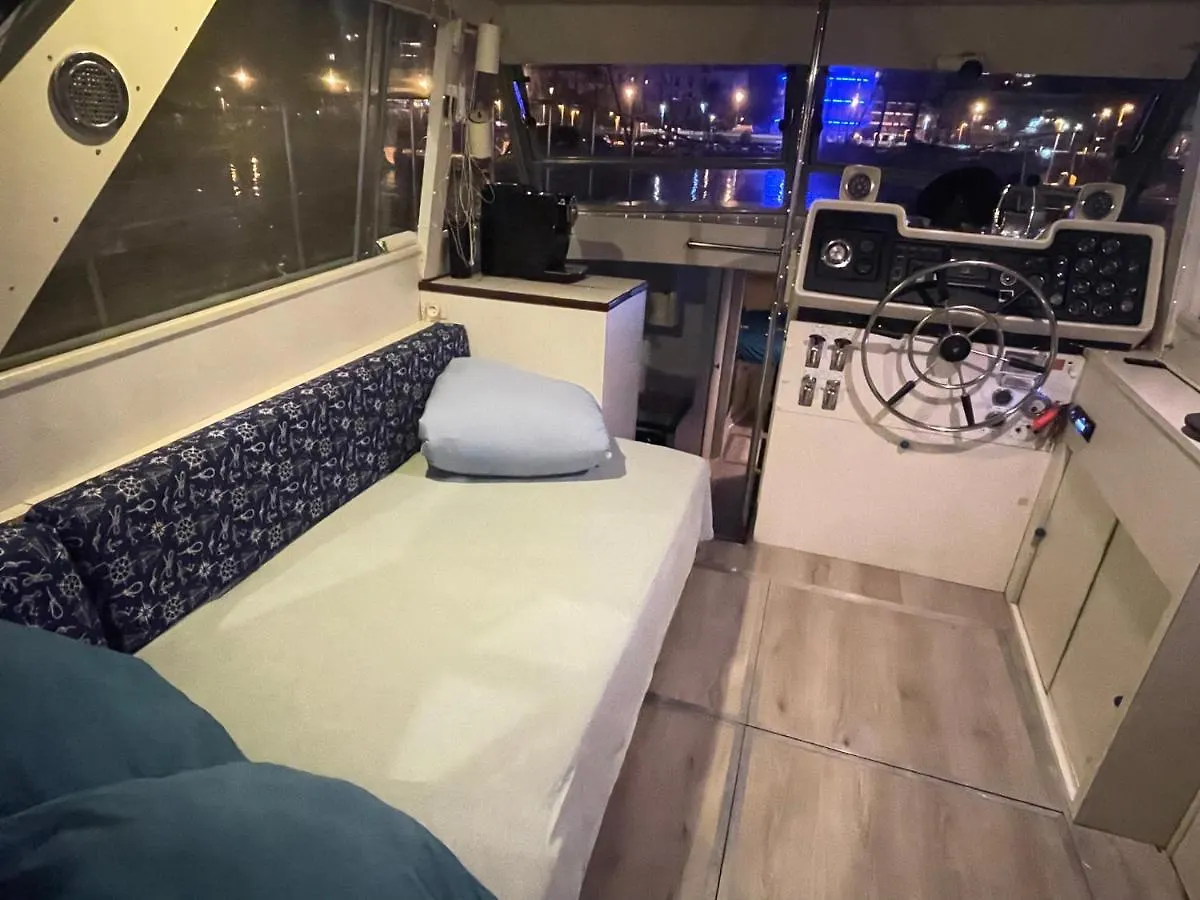 Hotel Turtle Boat With Free Parking Menton Botel
